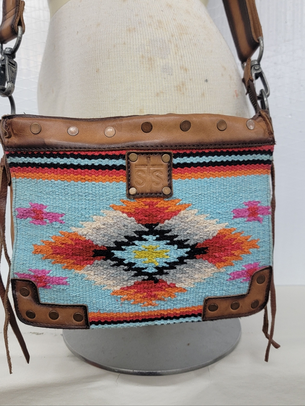 **SOLD******Southwestern Saddle Blanket Crossbody Bag - Picture 3 of 16